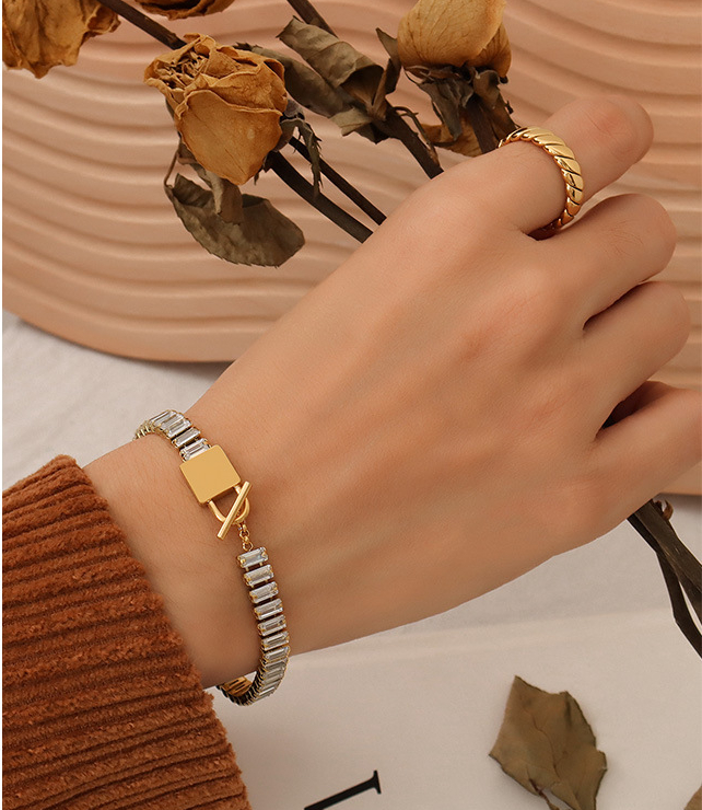 【售价都小于限时促销】Diamonds Splicing OT Lock Luxury Bracelet
