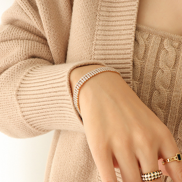 【售价小于限时，小于原价】Triple Layers Diamonds Inlaid Luxury Bracelet